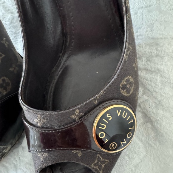 LOUIS VUITTON SHOES , GENTLY USED - Picture 6 of 6